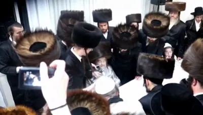 ווידעא גאלעריע: יום טוב סוכות ביי הרה"ק רבי יעקב מאיר שעכטער שליט"א
