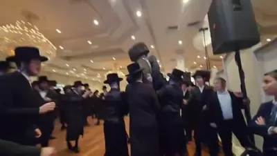 שמחת החתונה פאר אן אייניקל ביי כ"ק אדמו"ר ניקלשבורג בארא פארק שליט"א און כ"ק אדמו"ר מסטרעטין שליט"א