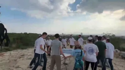 ישיבה בחורים קומען זיך צונויף פאר תפילות ראש חודש ביים היסטארישן תל עכו