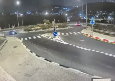 צוויי לייכט פארוואונדעט נאכדעם וואס א דרייווער איז אנטלאפן פון פאליציי און אריינגעקראכט אין קארס נעבן ירושלים