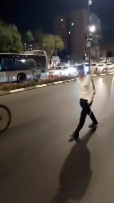 פינף ישיבה בחורים זענען לויט באריכטן פארוואונדעט געווארן ביי צוזאמענשטויסן מיט די פאליציי אין אלעד נאך אן ארעסט איבער די גזירת הגיוס