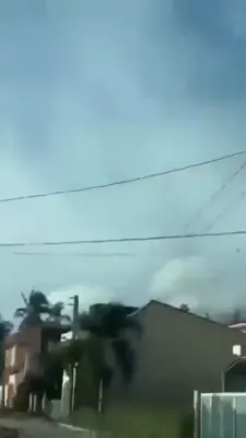 פאטאלע ענדע צו א טרענירונג: צוויי פיליפינער עיר פארס פליגערס האבן זיך צוזאמענגעשטויסן אין די לופטן העכער זייער באזע