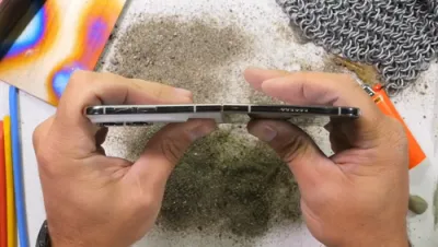שטויב צוברעכט די הינדזש: עפל'ס 1,999$ אייפאן דואא פאלט דורך א שטארקייט טעסט