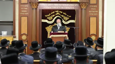 חסידי ויזניץ אין אמעריקע ביים סדר לימוד רבתי שיעורי תורה ברבים וואס כ"ק בעל הישועות משה זצ"ל האט איינגעפירט 