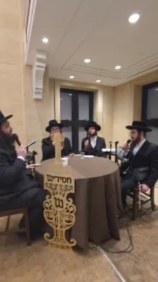 א בליק אויף די חסידיש כאר ביים גרויסארטיגן סעודת הילולא פון הרה"ק מריבניץ זי"ע אין בית המדרש אור החיים אין וויליאמסבורג בראשות הרבני הנדיג יואל לאנדא הי"ו 
