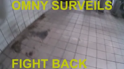 "פארט בחינם" וואנדאליזם: פארשטעלטע אקטיוויסטן האבן חרוב געמאכט 'אמני' מאשינען און איבערגעלאזט פרא-פאלעסטינע פלייערס