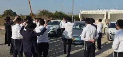 הערליכע אויפנאמע פאר 10 בחורים וועלכע זענען היינט צופרי באפרייט געווארן פון תפיסה נאכן זיך נישט שטעלן צו מיליטערישע דינסט 
