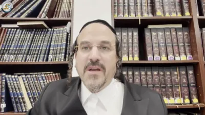 א הערליכע מעשה "פון הגר"מ פיינשטיין זצ"ל - איך בין משפחה מיט די כלה" - דורך הרב אליהו שווארץ ביים שיעור עמוד היומי 'דרשו' מסכת יומא דף פ"ז
