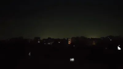 שווארצע רויך העכער עזה: לופט אטאקע אין נוסייראט ברענגט פרישע ספקות איבער די פייער אפשטעל