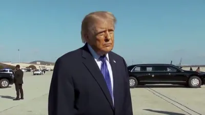 טראמפ מאכט אוועק די אימפיטשמענט רעדעס קעגן דיפענס סעקרעטערי העגסעט