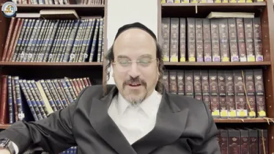  א הערליכע מעשה "ער האט געטהון&nbsp;הכנסת אורחים מיט הרה"ק השר שלום מבעלזא זי"ע און זוכה געווען&nbsp;צו עולם&nbsp;הבא" - דורך הרב אליהו שווארץ ביים שיעור עמוד היומי 'דרשו' מסכת סוכה דף ד'