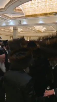 כ"ק אדמו"ר מסאדיגורא לאנדאן שליט"א איז זיך משתתף ביי די שמחת החתונה וועלכע איז פארגעקומען נעכטן פון החתן מנחם מענדיל קעניג וועלכע זיין חתונה אין אפגעשטיפט געווארן צוליב די פטירה פון זיין מאמע געציילטע טעג איידער זיין חתונה 