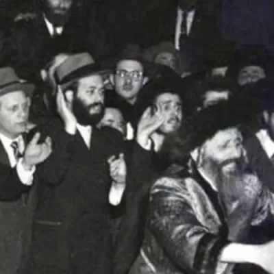 פשוטע אידן קענען האבן א כח פון צדיקי הדור -כ"ק אדמו"ר מבאבוב שליט"א ביים ארומרעדן איבער ר' שלמה קארליבאך ז"ל וועלכע זיין יארצייט געפאלט אויס היינט 