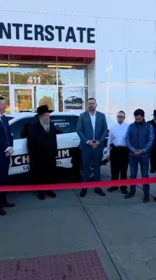 ריבאן קאטינג פאר נייע חברים קאר אין מאנסי וועלכע איז געגעבן געווארן דורך אינטערסטעיט טעיאטע 
