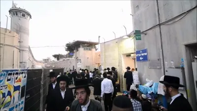 מאסיווע באטייליגונג: מאסן אידן פולן אן קבר רחל צום יארצייט פון רחל אמנו; עסקנים באריכטן הונדערטער טויזנטער באזוכער