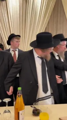 כ"ק אדמו"ר מוויזשניץ שליט"א באטייליגט זיך ביי א משפחה שבע ברכות אין כפר הרואה