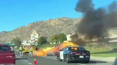 שרעקליכע סצענע אויפן 215 הייוועי: צוויי קאליפארניע פאליציאנטן זענען פארברענט געווארן נאכדעם וואס א צובראכענע קאר האט אויפגעריסן