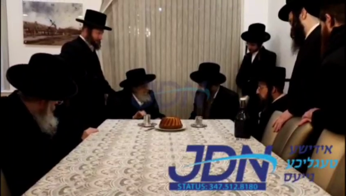 האדמו"ר מפינסק קארלין באזוכט ביי האדמו"ר מאמשינאוו