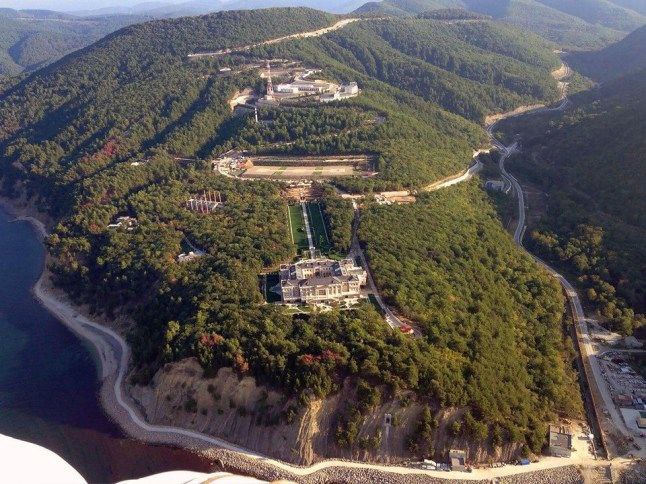 רוסלאנד זאגט אז זי האט באוויזן צו אפהאלטן אן אוקרא