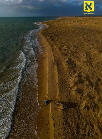 א צעקאליעטשטער שיפל מיט קערפערס אין שווערע אומשטענ