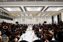 כ''ק רבינו הגה''ק שליט''א ביים מעמד קביעות מזוזה ו