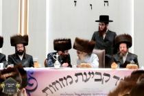 כ''ק רבינו הגה''ק שליט''א ביים מעמד קביעות מזוזה ו