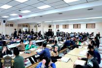 כ''ק רבינו הגה''ק שליט"א ביים זיך אומקוקן אויף די 