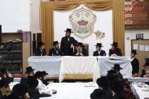 🌴בצל הקודש🌴 
רבינו שליט"א ביים מסיבת לחיים היינט נ