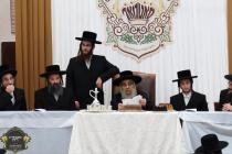 מסיבת לחיים בהיכל המתיבתא סניף דברי יואל לרגל שמחת