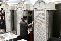 🌴בצל הקודש🌴 
רבינו שליט"א ביים פוקד זיין די ציונים