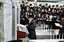 🌴בצל הקודש🌴 
רבינו שליט"א ביים פוקד זיין די ציונים