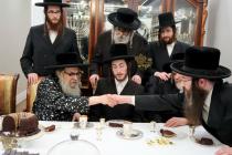 🌴בצל הקודש🌴
רבינו שליט"א ביים שמחת הווארט פון נכדו