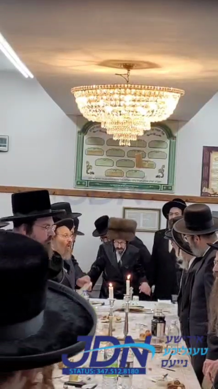 האדמו"ר מסקולען ביים טיש לרגל פסח שני, אין ביהמ"ד 