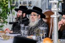 🌴 בצל הקודש 🌴
רבינו שליט"א ביי תפילת מנחה און דערנ