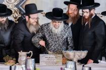 🌴 בצל הקודש 🌴
רבינו שליט"א ביי תפילת מנחה און דערנ