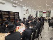 והכינו: סוקסעספולער אסיפת עסקנים אפגעהאלטן אין צוג