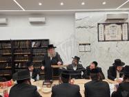 והכינו: סוקסעספולער אסיפת עסקנים אפגעהאלטן אין צוג