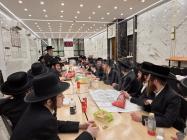 והכינו: סוקסעספולער אסיפת עסקנים אפגעהאלטן אין צוג