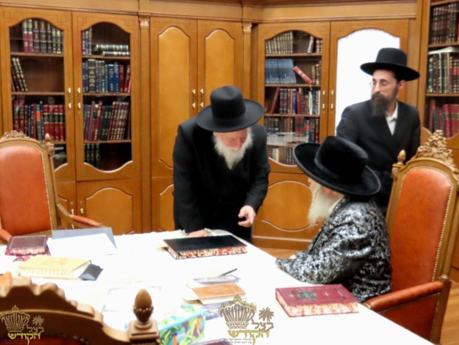 🌴בצל הקודש🌴 
ת"ת בית אברהם פון לעיקוואד בקודש פנימ