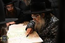 חתימת שטרות בקו"פ מאנטאג נאכט בביתו נאוה קודש, בעת