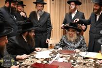 חתימת שטרות בקו"פ מאנטאג נאכט בביתו נאוה קודש, בעת