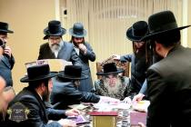חתימת שטרות בקו"פ מאנטאג נאכט בביתו נאוה קודש, בעת