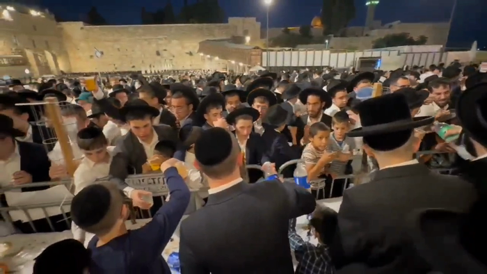 ירושלים - אויספאסטן מוצאי שבעה עשר בתמוז ביים כותל