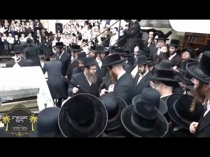 נאך פונעם מסיבת לחיים נאך תפילת שחרית אינאיינעם מי