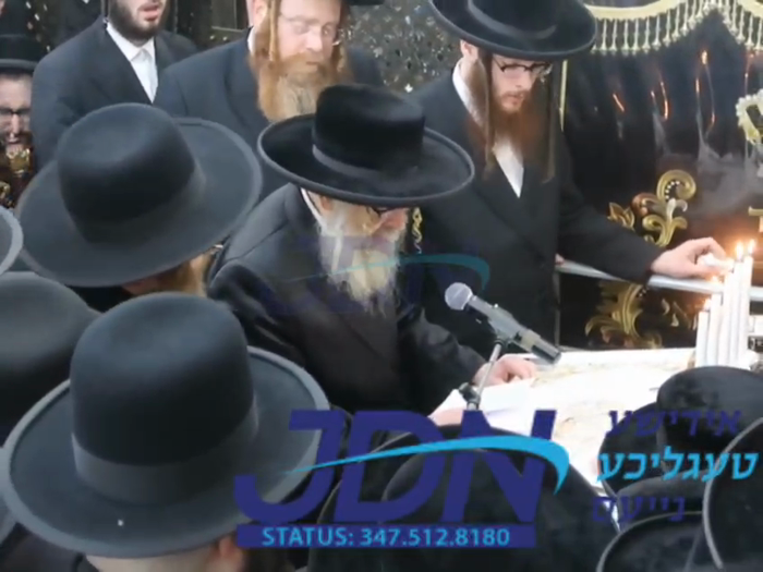 האדמו"ר מסאטמאר ביים זאגן דברי התעוררות מיט בכיות,