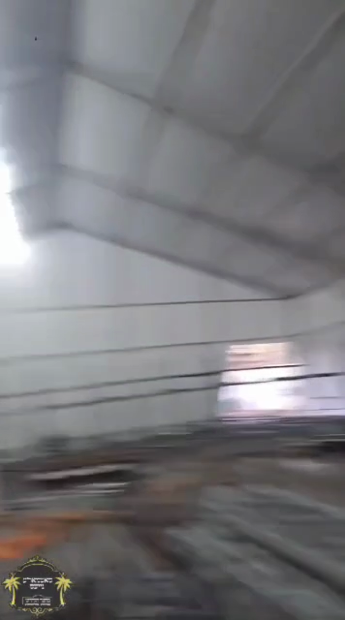 פיבערהאפטיגע הכנות ביים גיגאנטישע טענט אויף רחבת ש