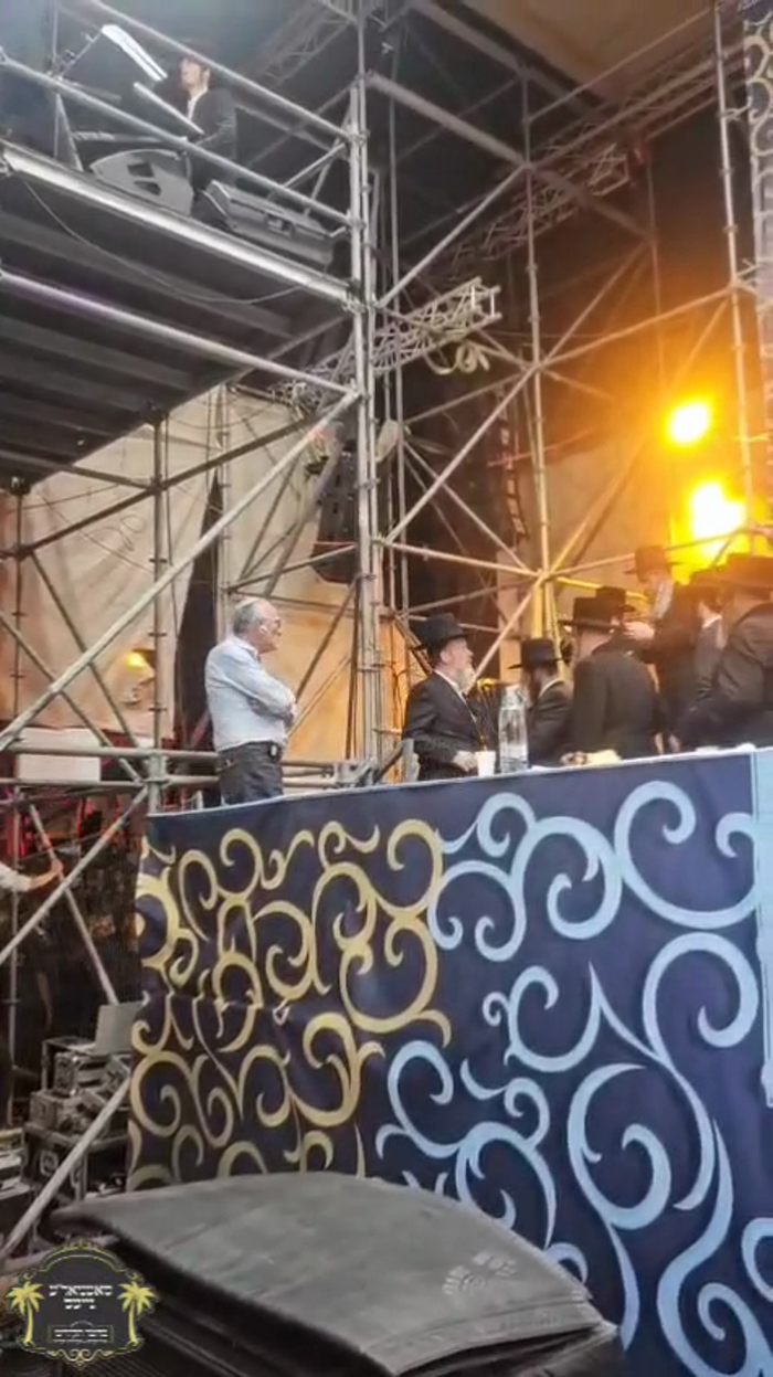 כ''ק רבינו הגה''ק שליט''א ביים ערשיינען צום מעמד ח