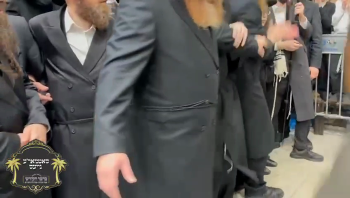 כ''ק רבינו הגה''ק שליט''א ביים מעמד הכנסת ספר תורה