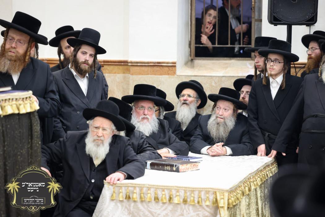 כ''ק רבינו הגה''ק שליט"א ביים משמיע זיין דעם שיעור