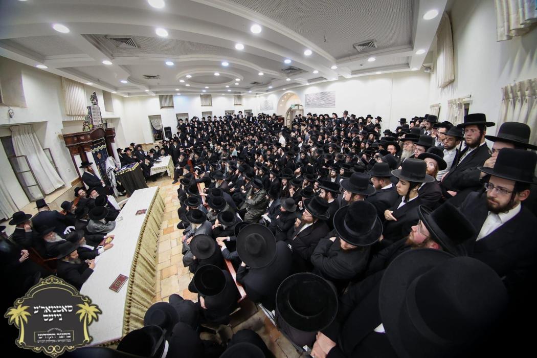 כ''ק רבינו הגה''ק שליט"א ביים משמיע זיין דעם שיעור